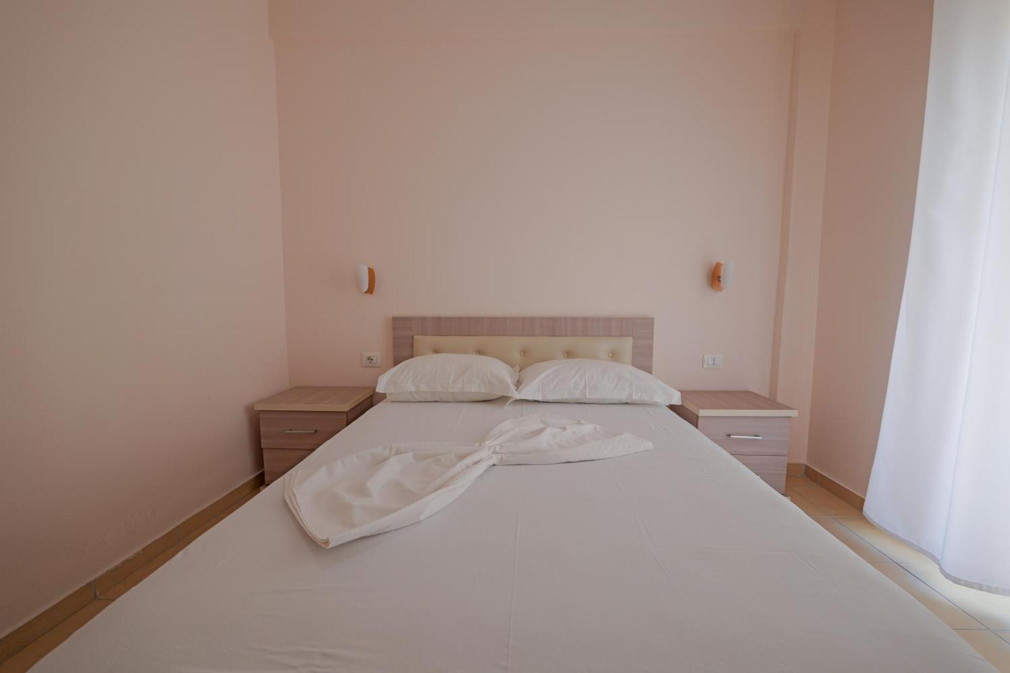 Dana Hotel Apartments Sarande Exterior photo